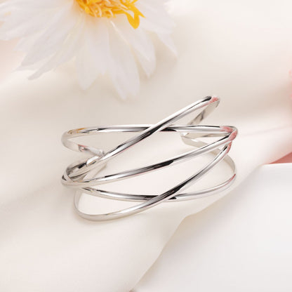 Klassinen Rannekoru ajattomalla viehätyksellä