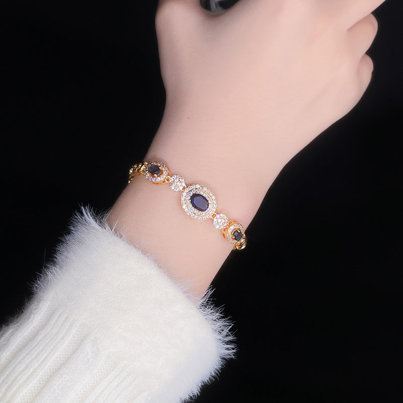 Klassinen Rannekoru ajattomalla viehätyksellä