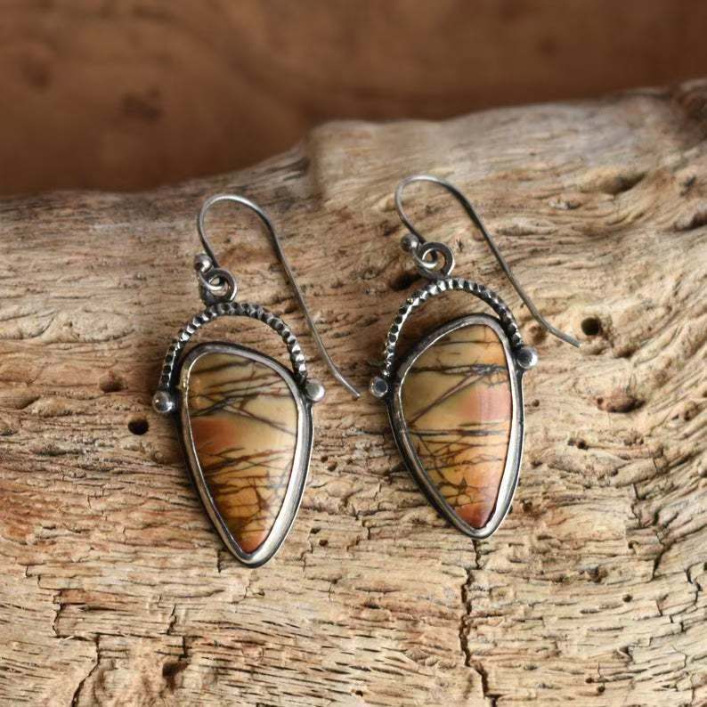 Klassinen Sormus ajattomalla viehätyksellä