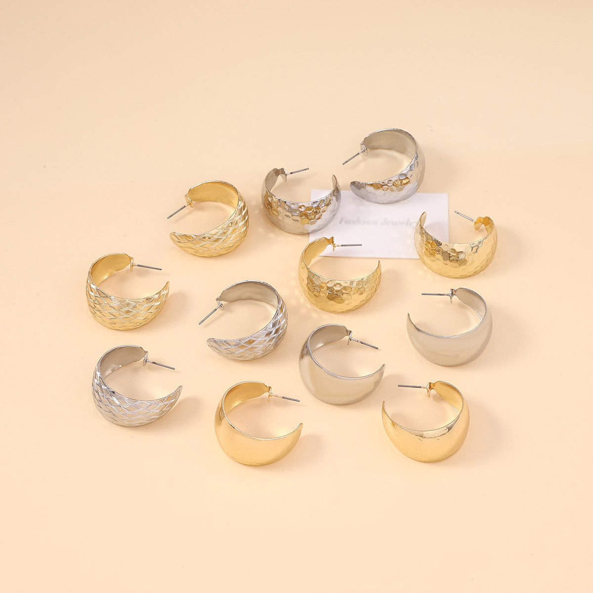 Kaunis Korvarengas ainutlaatuisella tyylillä