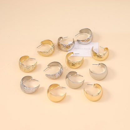 Kaunis Korvarengas ainutlaatuisella tyylillä