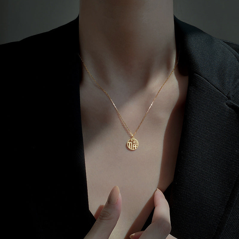 Klassinen Kaulakoru ajattomalla viehätyksellä