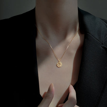 Klassinen Kaulakoru ajattomalla viehätyksellä