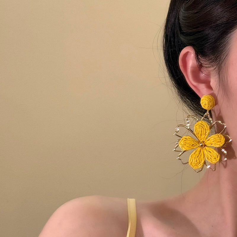 Kaunis Korvarengas ainutlaatuisella tyylillä