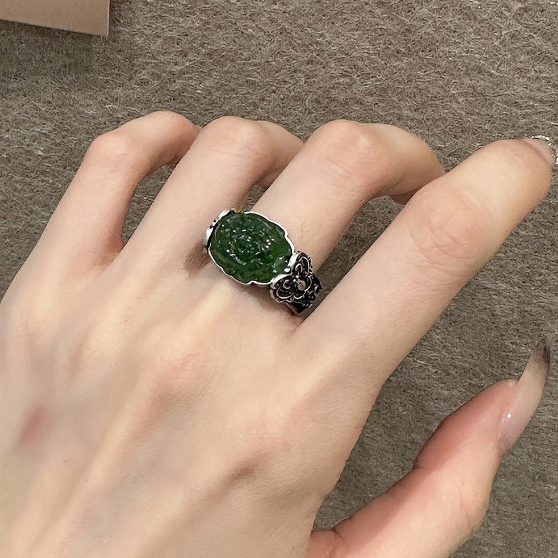 Elegantti Hopea Sormus jokaiseen tilaisuuteen