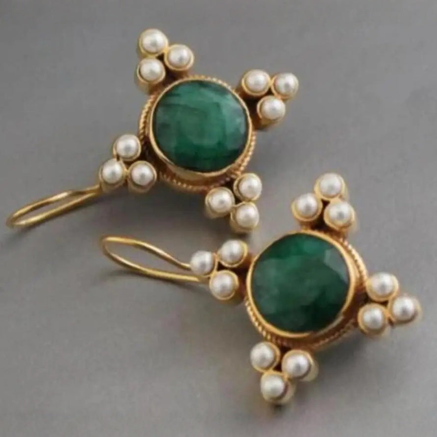 Klassinen Sormus ajattomalla viehätyksellä