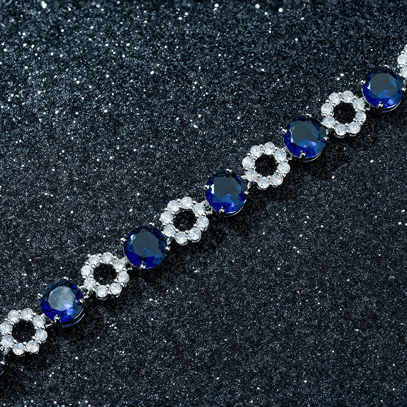 Kaunis Rannekoru ainutlaatuisella tyylillä