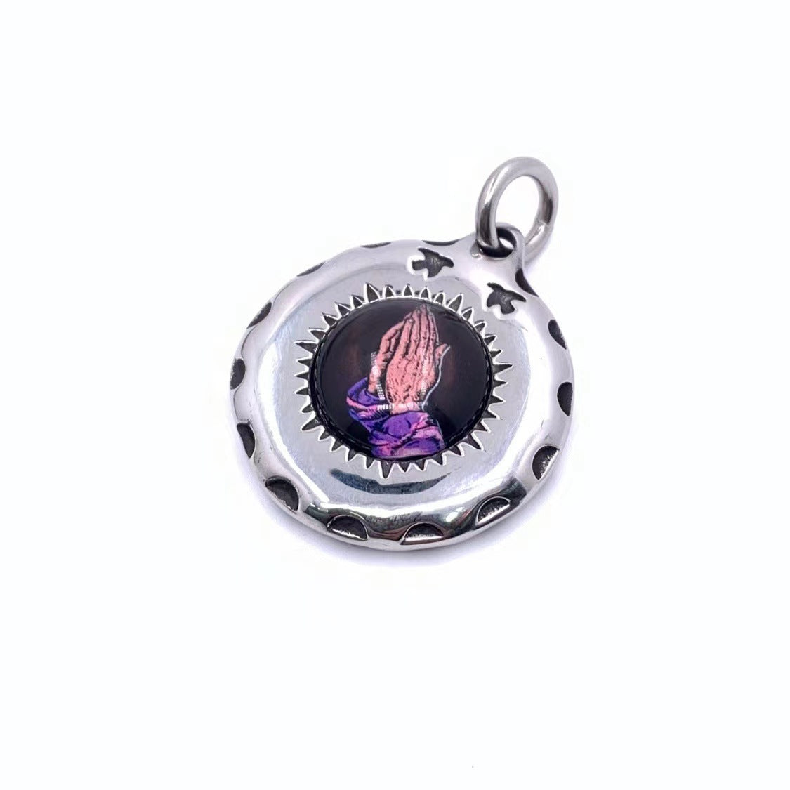 Klassinen Riipus ajattomalla viehätyksellä