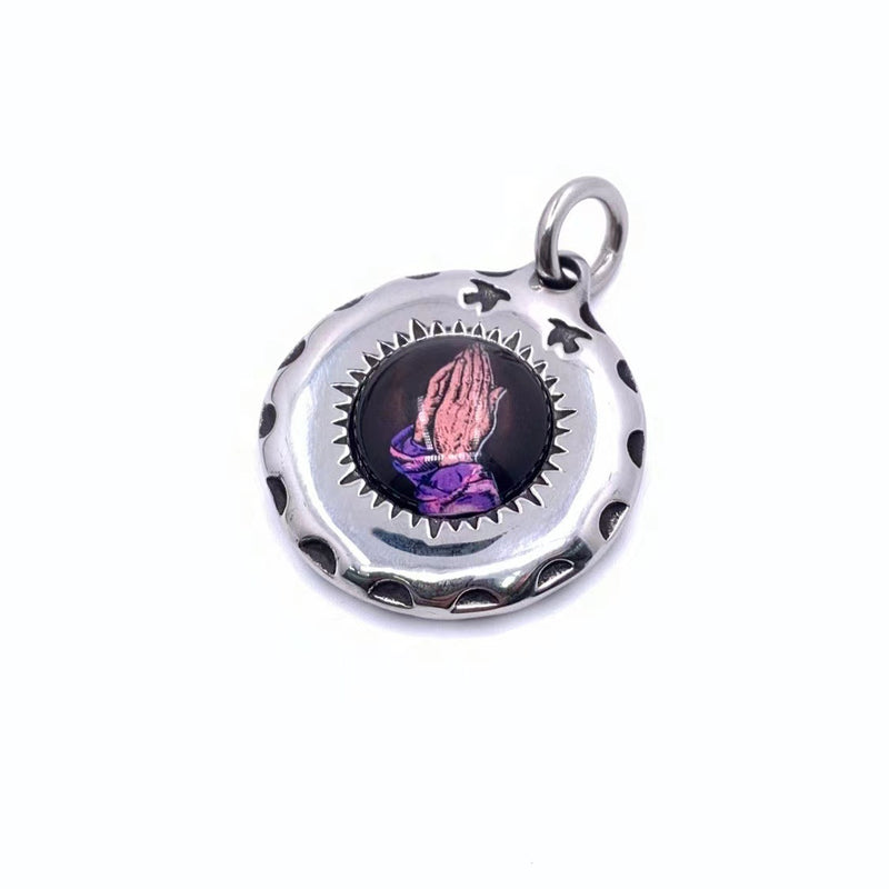 Klassinen Riipus ajattomalla viehätyksellä