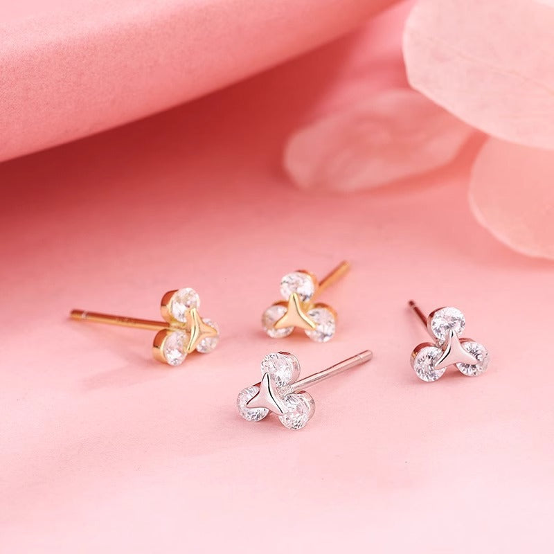 Kaunis Korvarengas ainutlaatuisella tyylillä