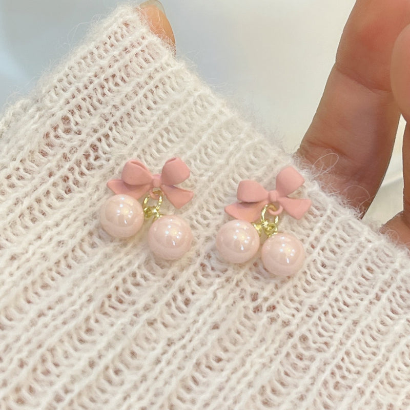 Klassinen Helmi Korvarengas ajattomalla viehätyksellä