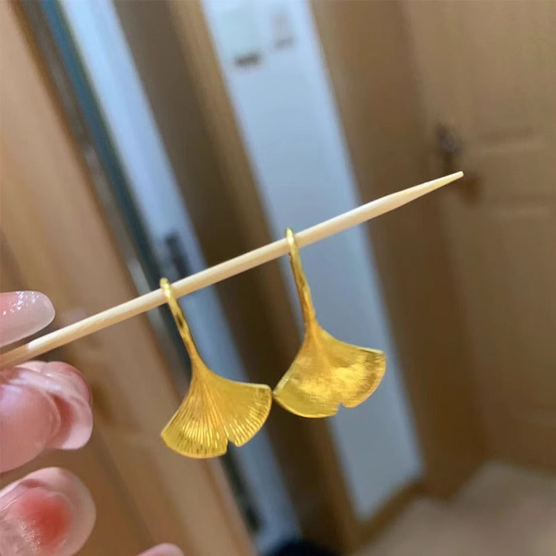 Klassinen Kulta Korvarengas ajattomalla viehätyksellä