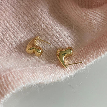 Kaunis Korvarengas ainutlaatuisella tyylillä