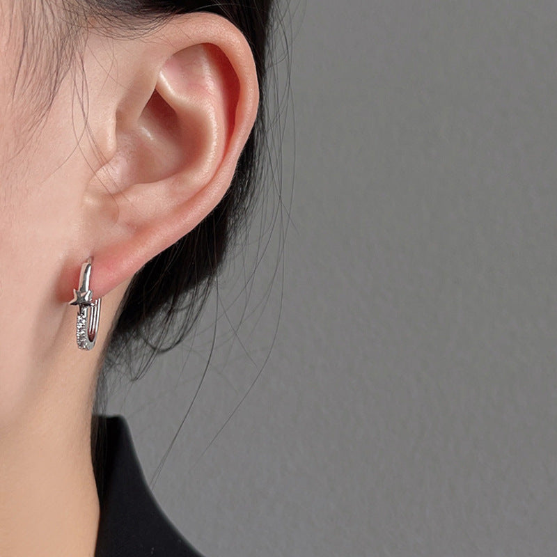 Kaunis Korvarengas ainutlaatuisella tyylillä