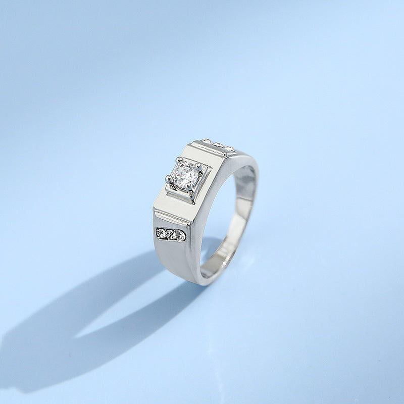 Klassinen Sormus ajattomalla viehätyksellä