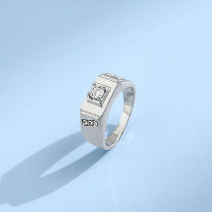 Klassinen Sormus ajattomalla viehätyksellä