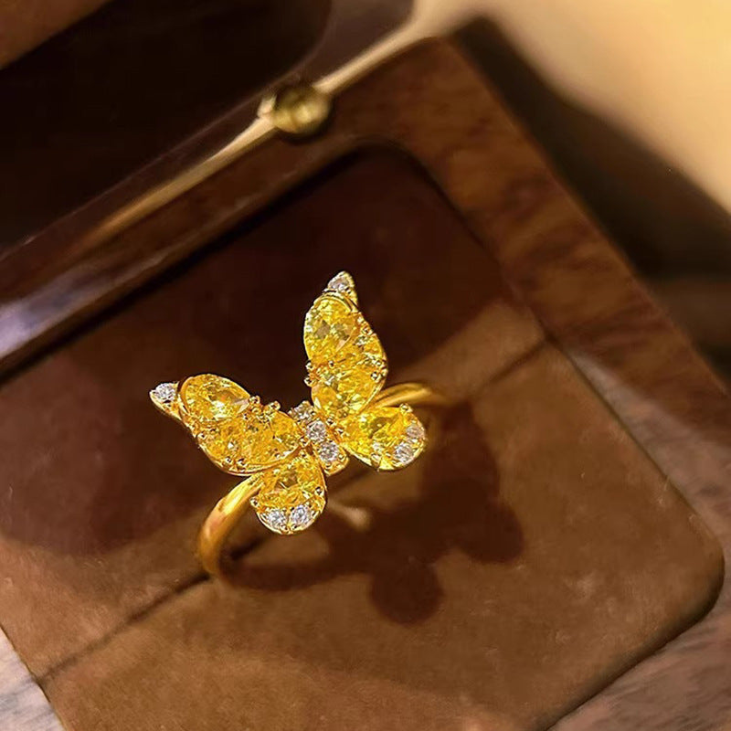 Elegantti Kulta Sormus jokaiseen tilaisuuteen