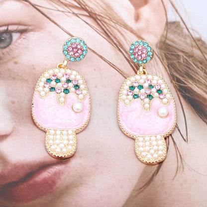 Klassinen Helmi Korvarengas ajattomalla viehätyksellä