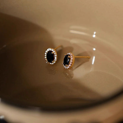 Kaunis Korvarengas ainutlaatuisella tyylillä