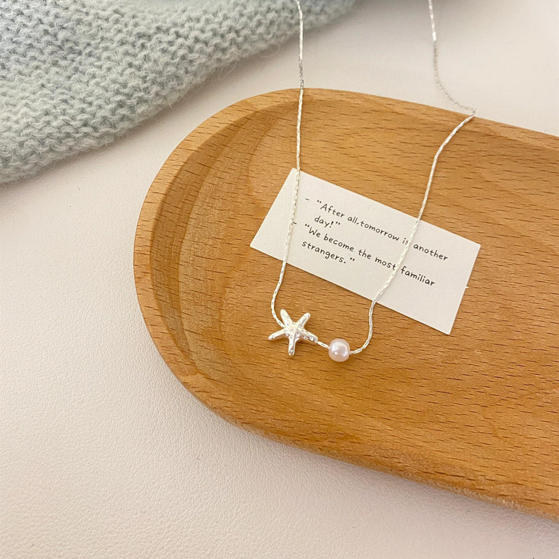 Klassinen Helmi Kaulakoru ajattomalla viehätyksellä