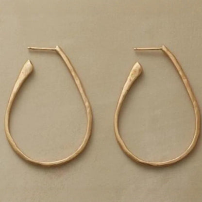 Klassinen Sormus ajattomalla viehätyksellä