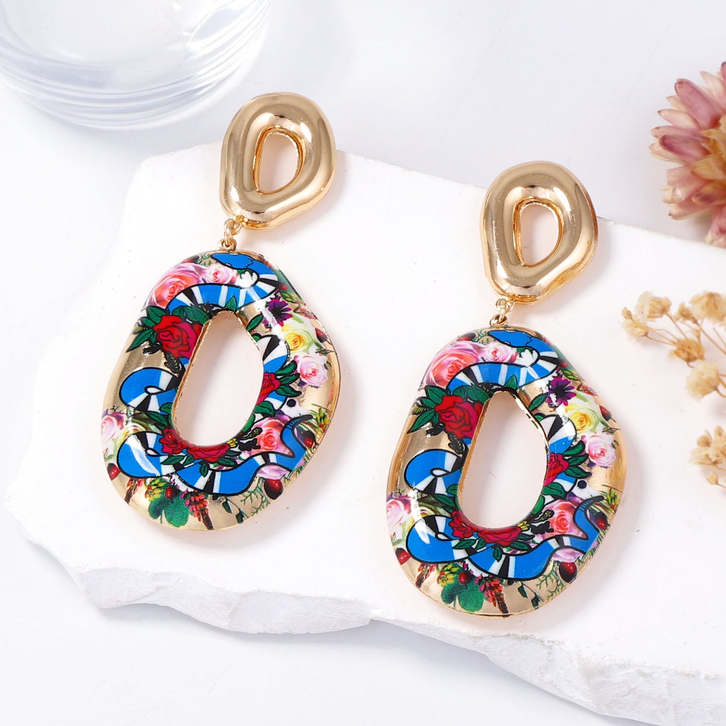 Kaunis Korvarengas ainutlaatuisella tyylillä