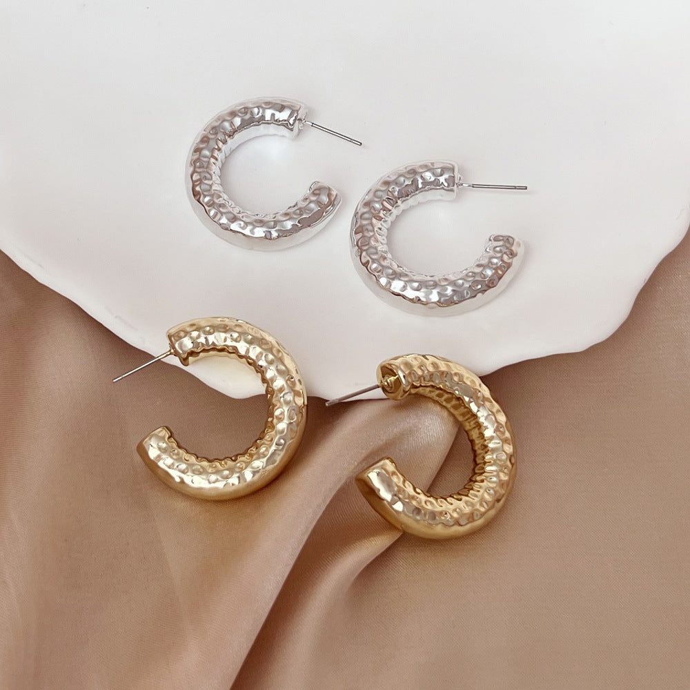 Klassinen Korvarengas ajattomalla viehätyksellä