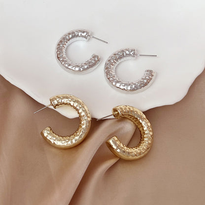 Klassinen Korvarengas ajattomalla viehätyksellä