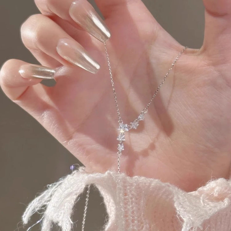 Klassinen Kaulakoru ajattomalla viehätyksellä