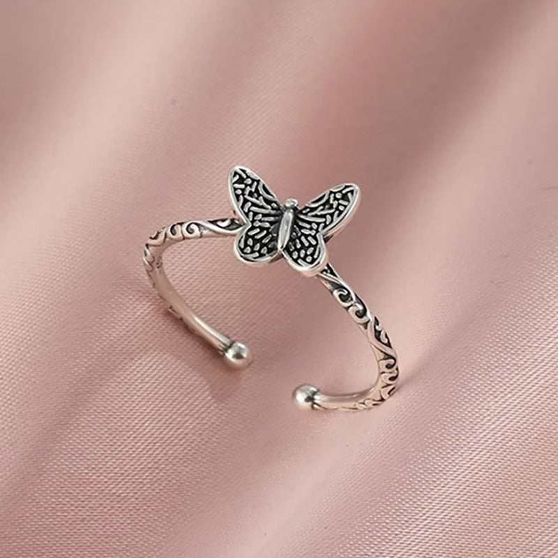 Klassinen Sormus ajattomalla viehätyksellä