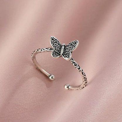 Klassinen Sormus ajattomalla viehätyksellä