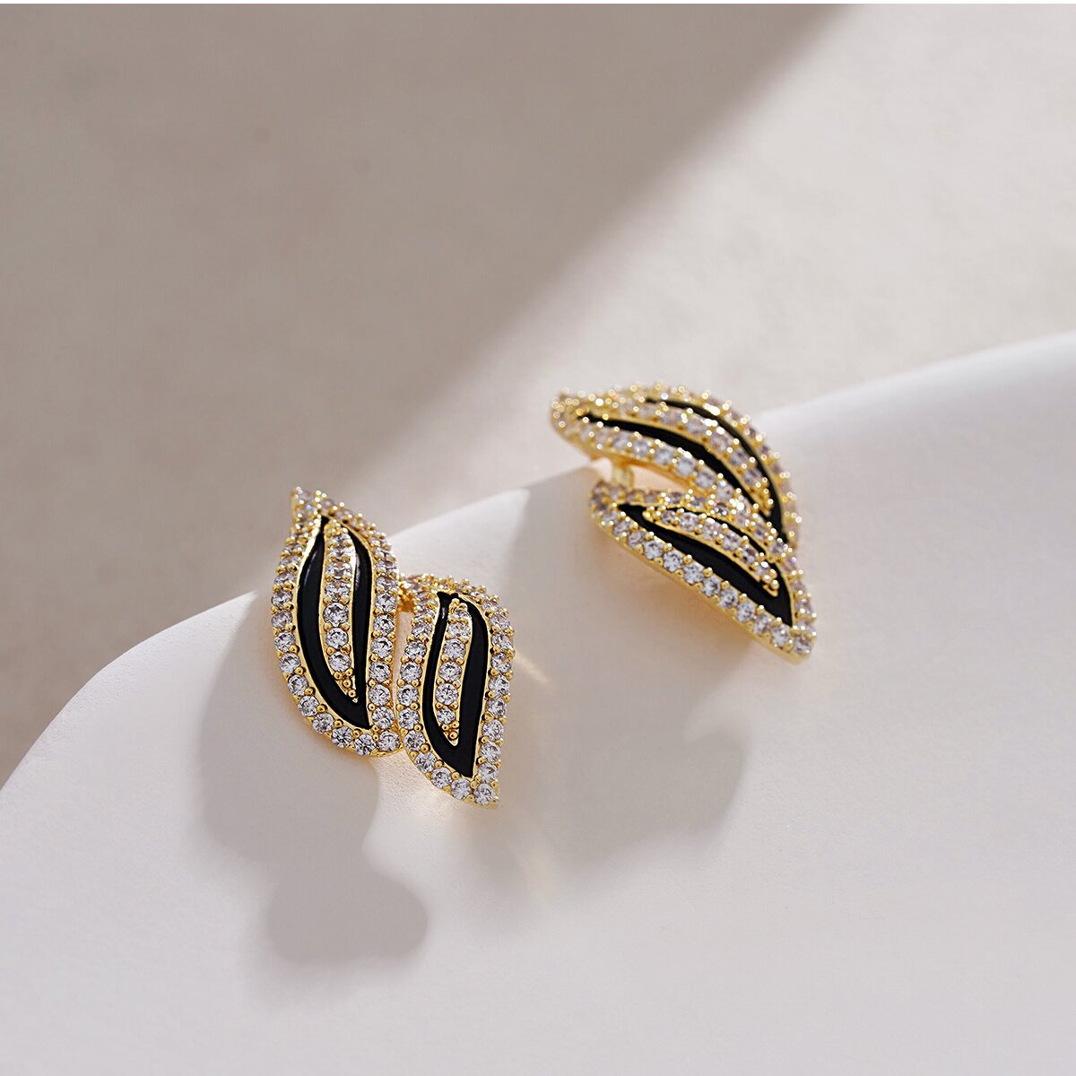 Kaunis Korvarengas ainutlaatuisella tyylillä