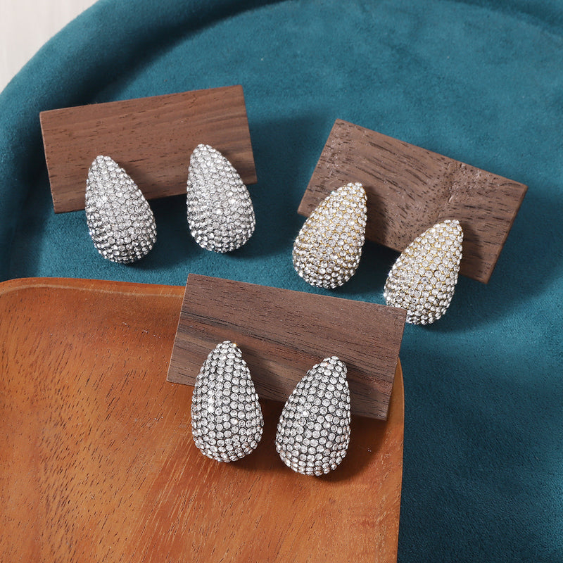 Kaunis Korvarengas ainutlaatuisella tyylillä