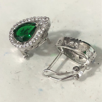 Kaunis Korvarengas ainutlaatuisella tyylillä