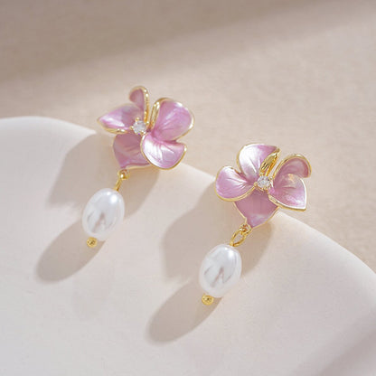 Kaunis Korvarengas ainutlaatuisella tyylillä