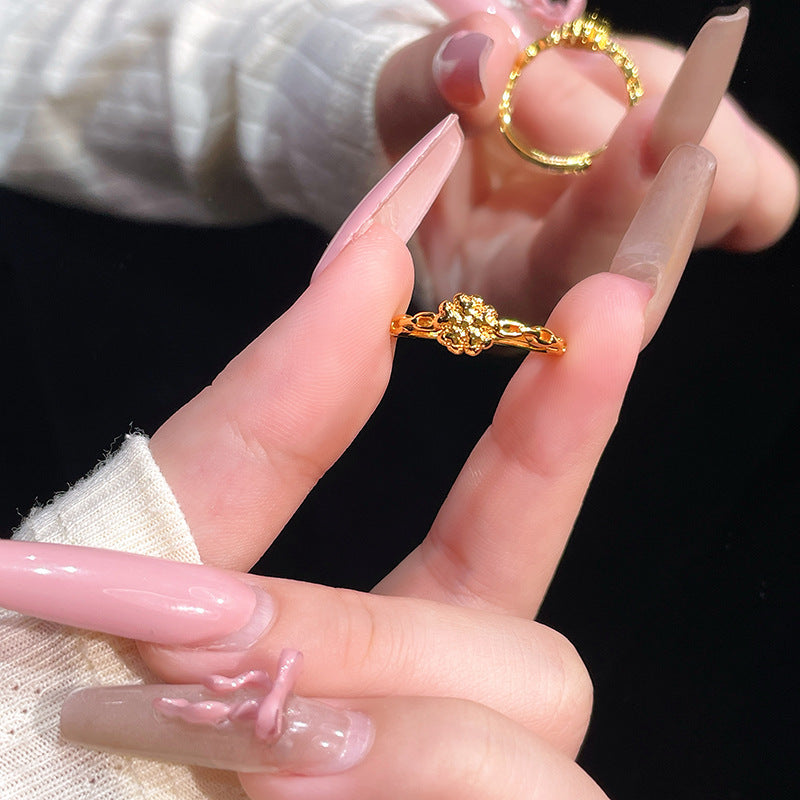 Romanttinen Kulta Sormus erityisiin hetkiin