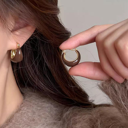 Kaunis Korvarengas ainutlaatuisella tyylillä