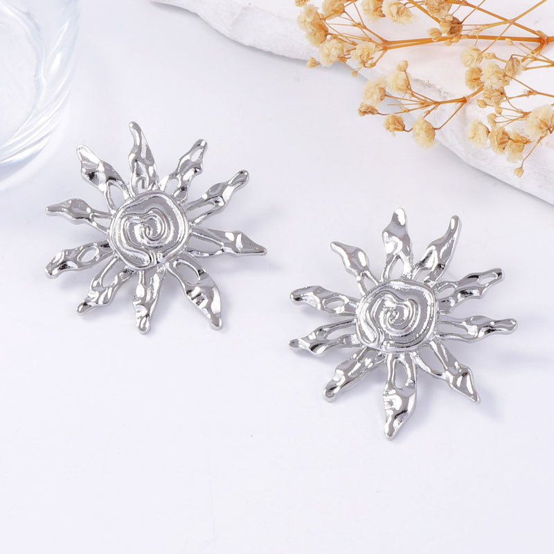 Kaunis Korvarengas ainutlaatuisella tyylillä