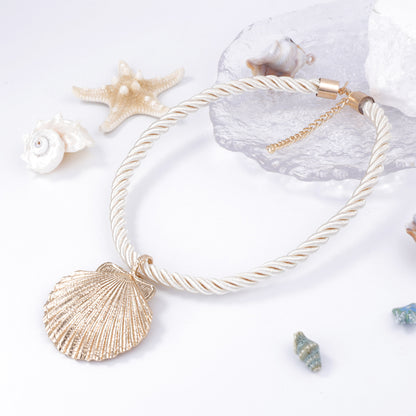 Klassinen Kaulakoru ajattomalla viehätyksellä