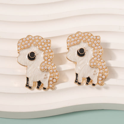 Klassinen Helmi Korvarengas ajattomalla viehätyksellä