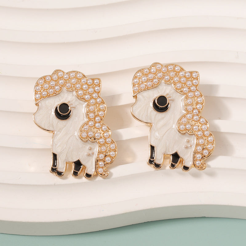 Klassinen Helmi Korvarengas ajattomalla viehätyksellä