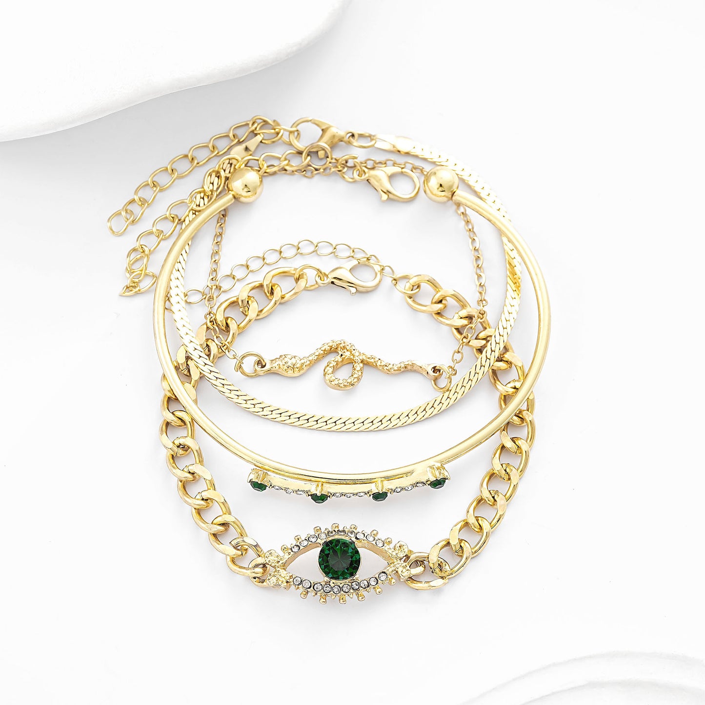 Hurmaava Korusetti jokaiseen tilaisuuteen