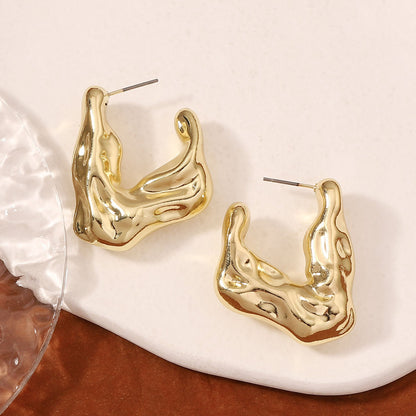 Kaunis Korvarengas ainutlaatuisella tyylillä