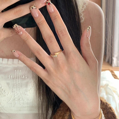 Klassinen Sormus ajattomalla viehätyksellä