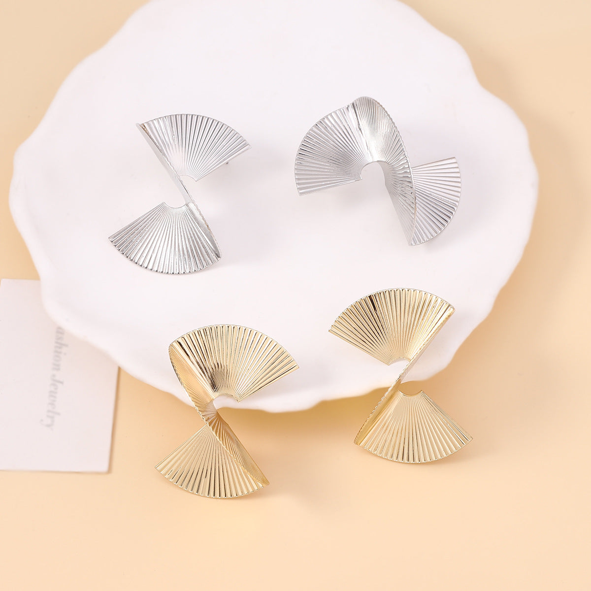 Käsintehty vintage Korvarengas