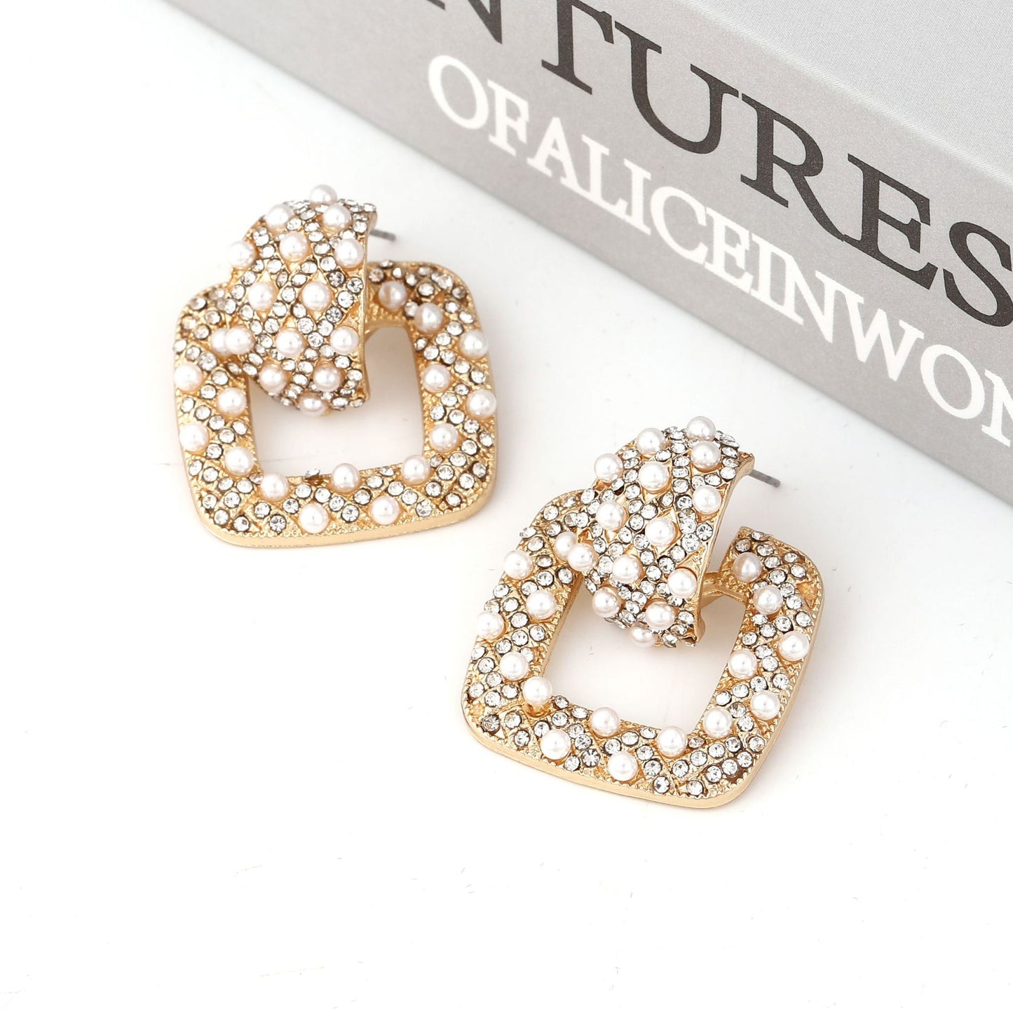 Elegantti Helmi Korvarengas jokaiseen tilaisuuteen