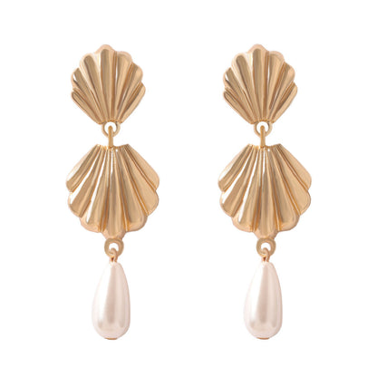 Klassinen Helmi Korvarengas ajattomalla viehätyksellä