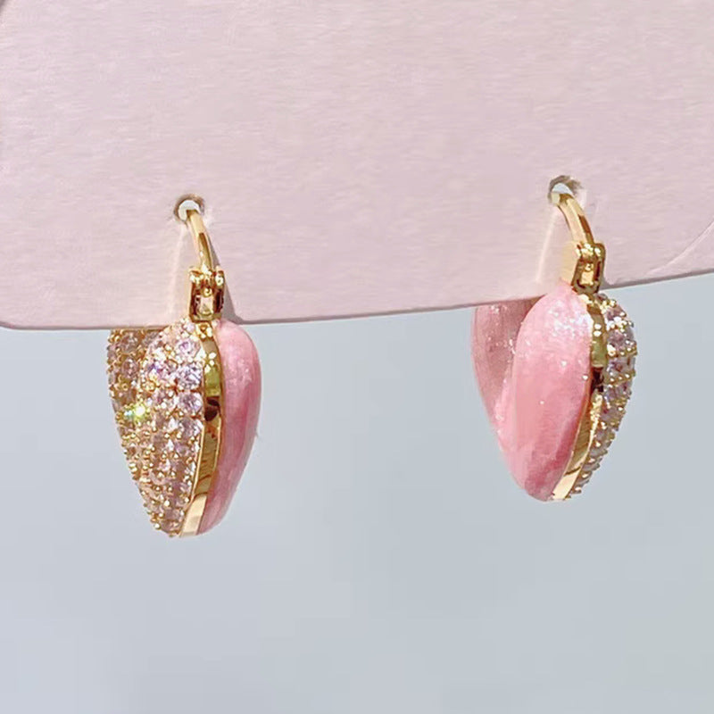 Kaunis Korvarengas ainutlaatuisella tyylillä