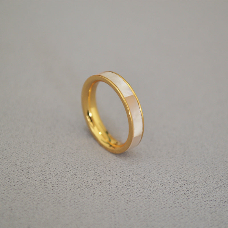 Kaunis Kulta Sormus ainutlaatuisella tyylillä