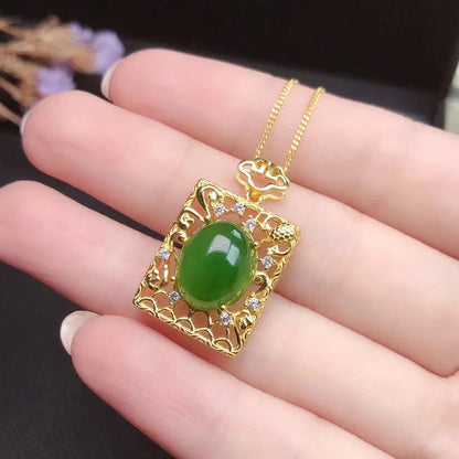 Klassinen Kulta Riipus ajattomalla viehätyksellä